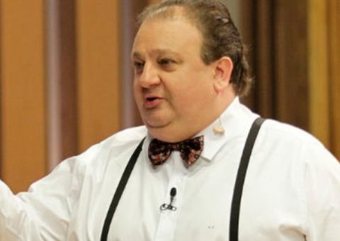 Após clima de intimidade com morena em Manaus, Erick Jacquin anuncia nome de gêmeas