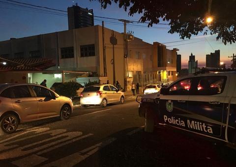 Menino de 9 anos é baleado após entrar em escola com arma escondida em lancheira