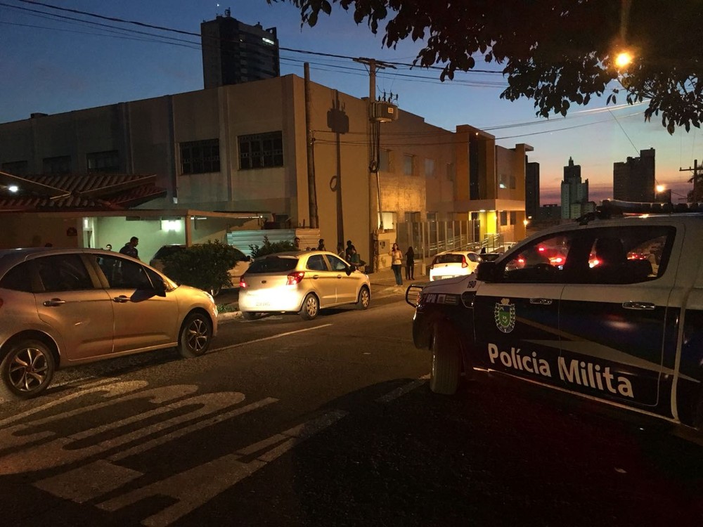 Menino de 9 anos é baleado após entrar em escola com arma escondida em lancheira