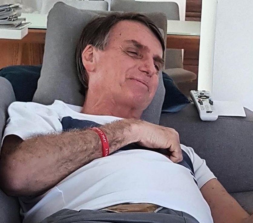 Médicos avaliam Bolsonaro e podem liberá-lo para debates