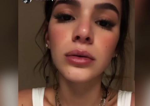 Em meio a rumores de separação, Bruna Marquezine posa sexy de biquíni