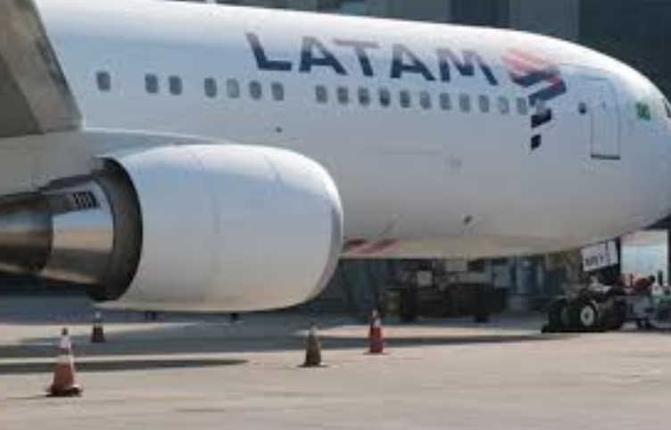 Homem passa mal em voo e avião faz pouso de emergência em Manaus