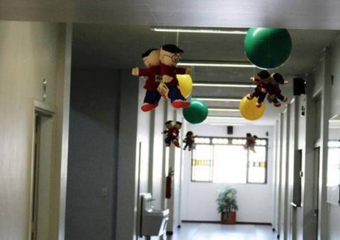 Menino de 9 anos atira em si mesmo dentro de sala de aula