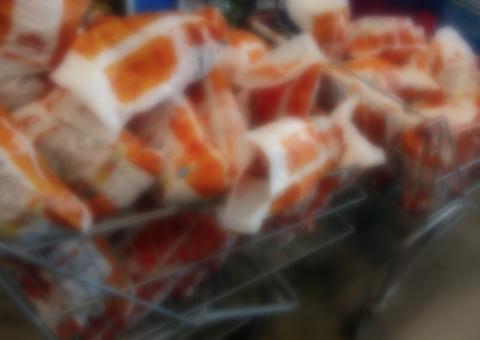 Procon apreende 200kg de carne imprópria para consumo e produtos vencidos em Manaus