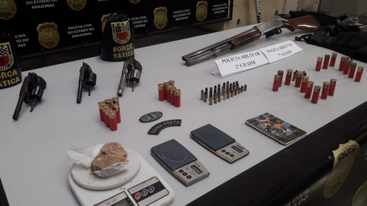 Suspeitos de integrar facção criminosa são presos com armas e munições em Manaus