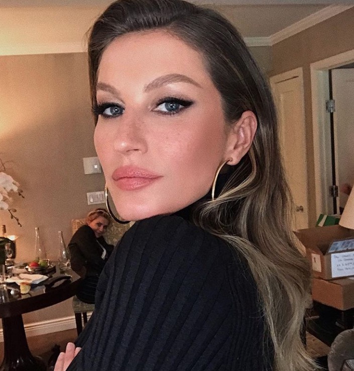 Gisele Bündchen revela arrependimento de ter colocado silicone nos seios