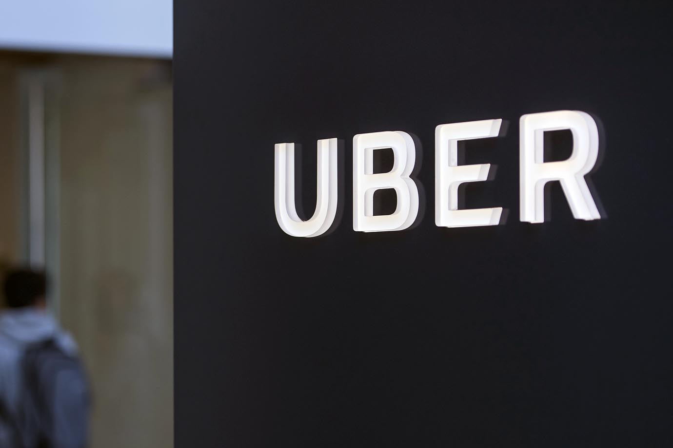 Uber inova e se prepara para lançar serviço de contratação de garçons e seguranças