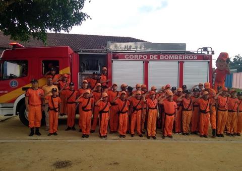 Mais de 200 brinquedos foram doados pelos bombeirinhos