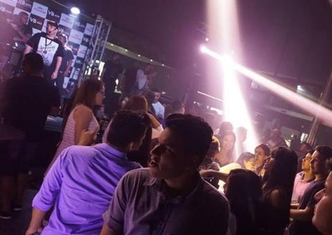 Festa Copo na Mão agita V8 Bar nesta sexta