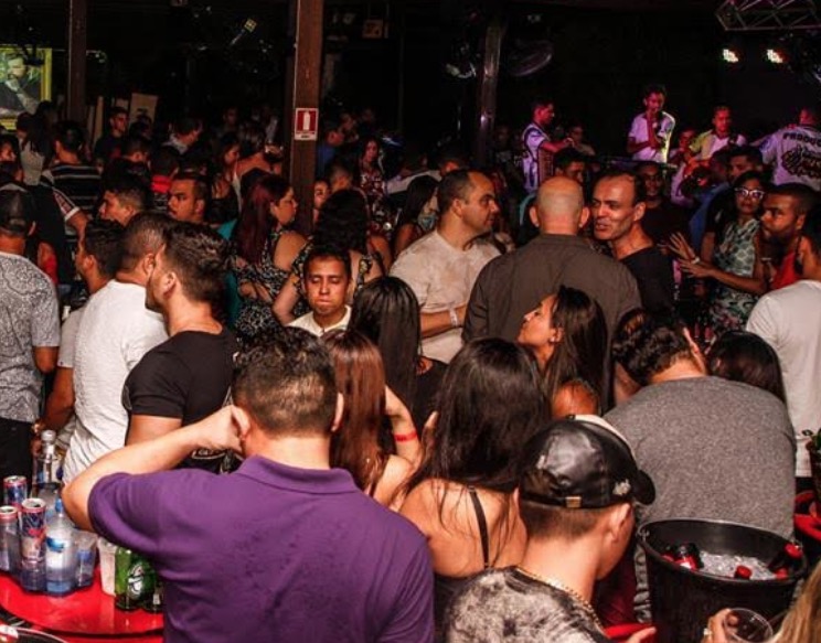 Muita música e sete horas de open bar esquentam sexta do Moai