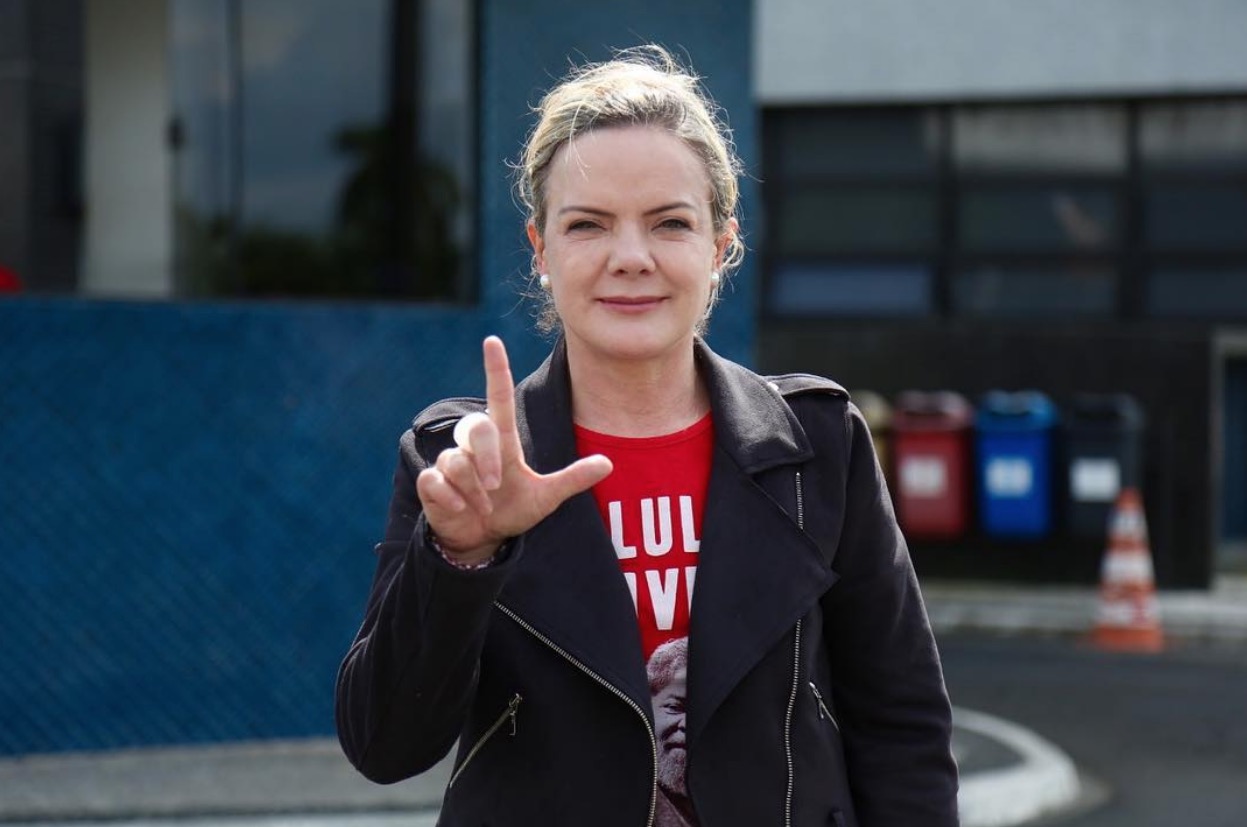 Em reunião no TSE, PT pede pressa em ações que denunciam fake news