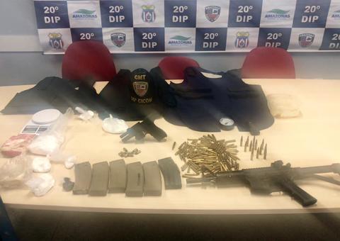 Em Manaus, trio suspeito de integrar facção é preso com armas e munições escondidos em casa