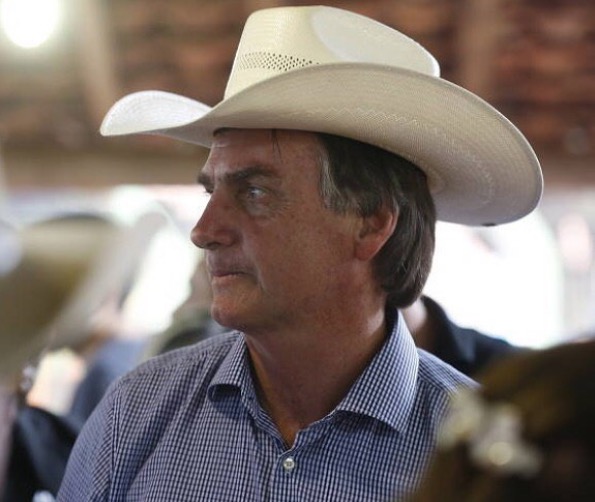 Bolsonaro justifica ausência em debates devido ao risco de sofrer novo atentado 