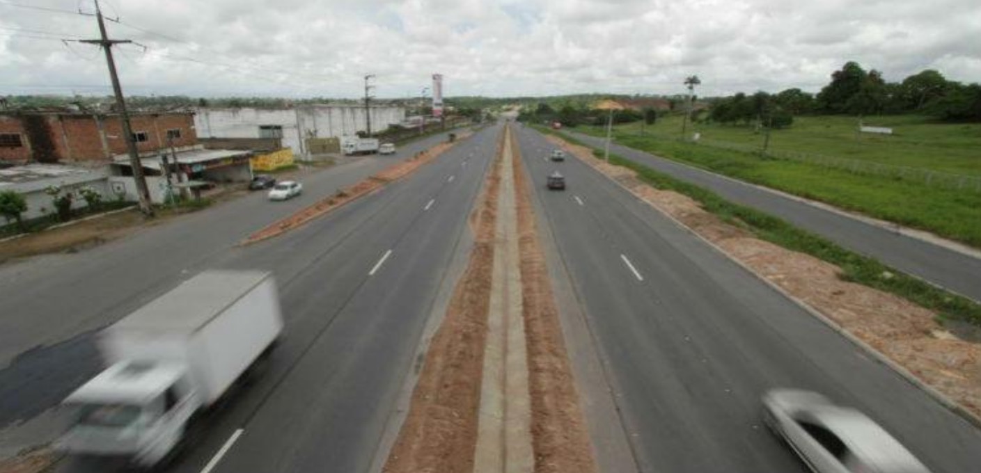 Homem morre atropelado ao tentar ajudar motorista na estrada