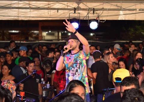  Uendel Pinheiro agita Meia Noite Acaba neste sábado