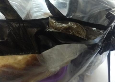 Cinco visitantes foram flagrados ao tentar entrar com drogas em unidades prisionais em Manaus