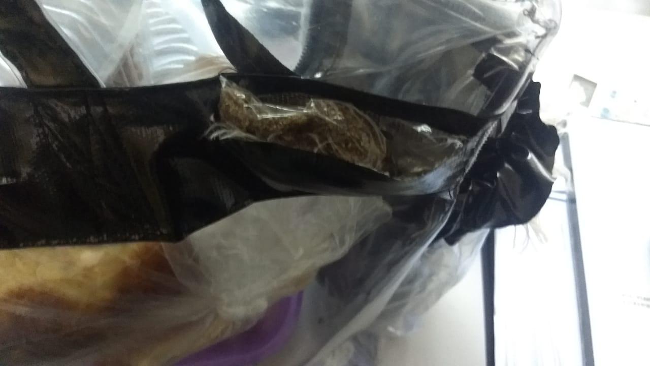 Cinco visitantes foram flagrados ao tentar entrar com drogas em unidades prisionais em Manaus