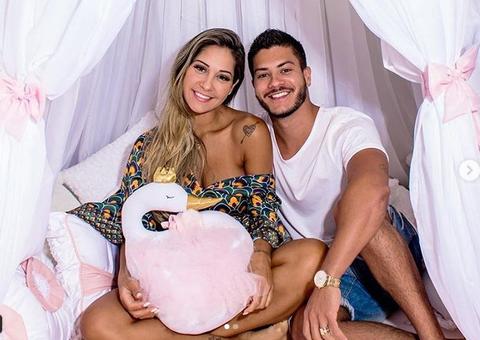 Nasce Sophia, filha de Mayra Cardi com Arthur Aguiar