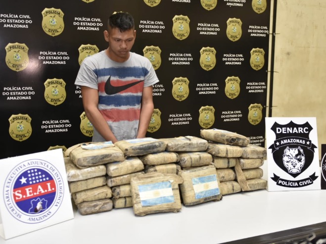 Com carga de drogas avaliada em R$ 170 mil, jovem é preso dentro de barco em Manaus