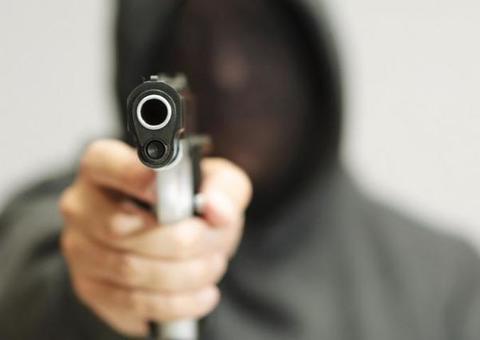 Homem invade festa e mata aniversariante na frente dos convidados