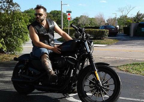 Motociclista brasileiro é arrastado por carro e morre em acidente grave nos EUA