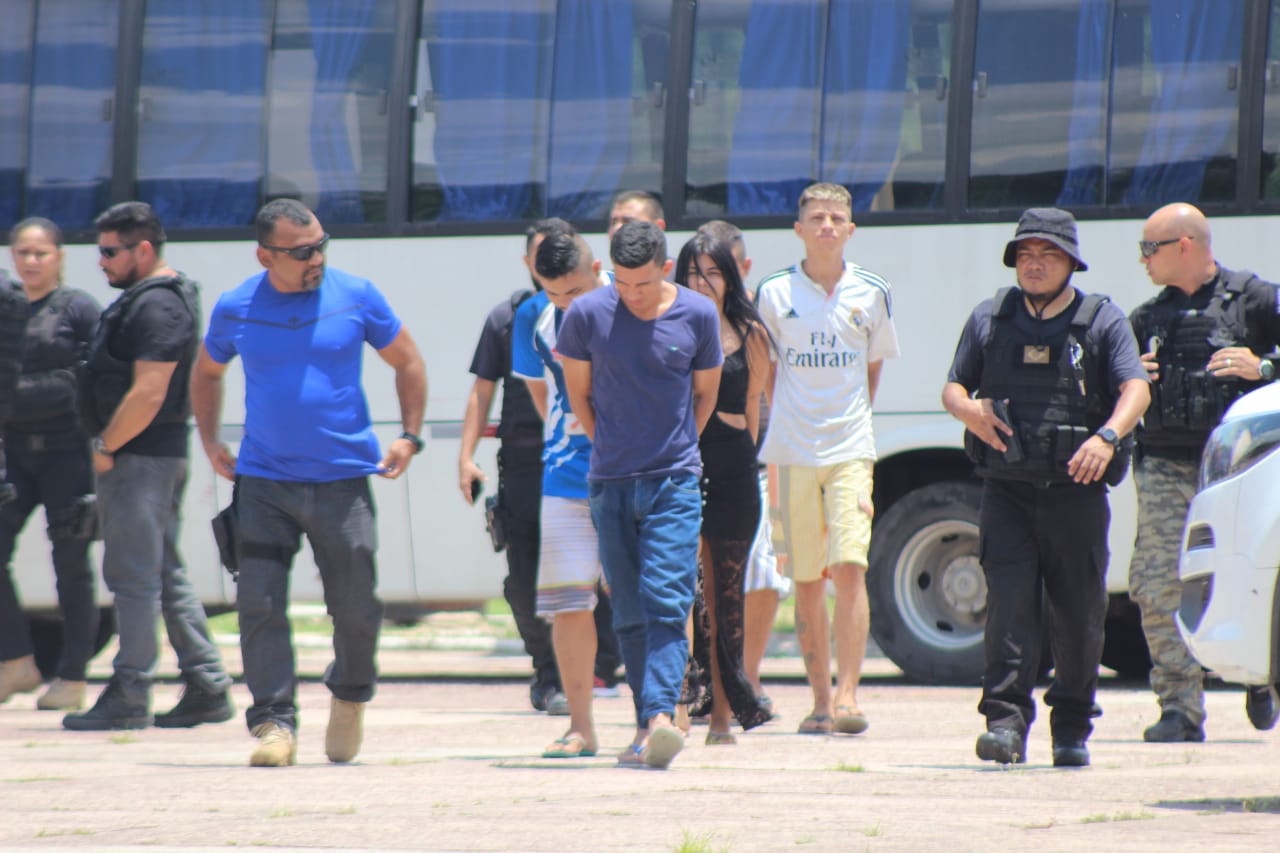 Sete pessoas são presas após romper a tornozoleira eletrônica para cometer assaltos em Manaus 