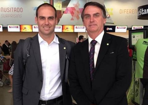 'Eu já adverti o garoto', diz Bolsonaro sobre declaração do filho envolvendo o STF