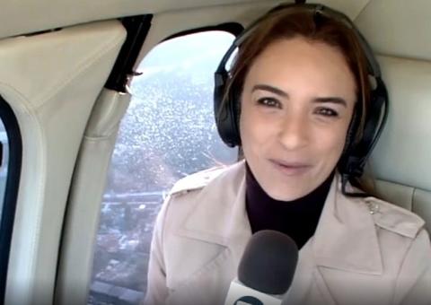 Porta de helicóptero da Globo se abre durante voo e jornalista entre em pânico