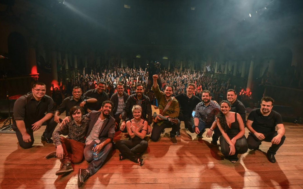 Fãs fazem história no Teatro Amazonas no Oasis Day em Manaus