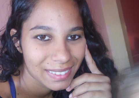 Com bebê no colo, mulher é morta com facada durante assalto