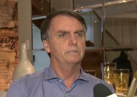 Bolsonaro pede desculpas por declarações do filho sobre fechar STF