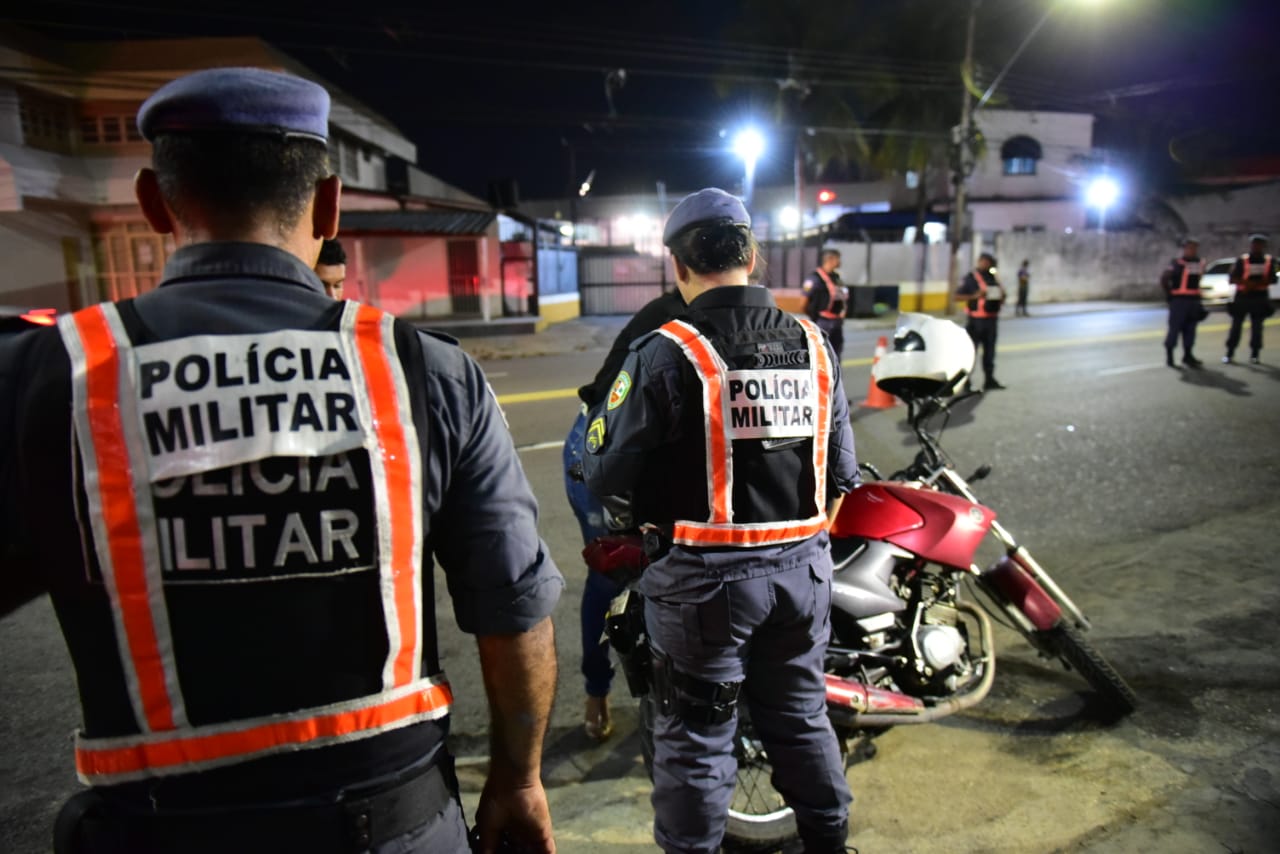 Polícia prende 13 pessoas por suspeita de tráfico de drogas e porte ilegal de armas em Manaus