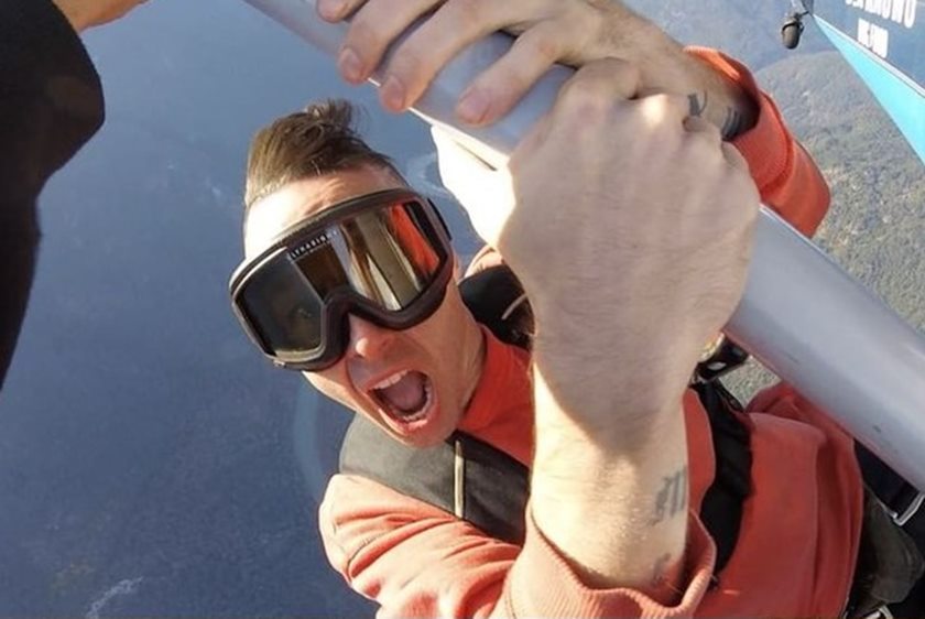 Gravando clipe, rapper não consegue abrir paraquedas e tem morte trágica