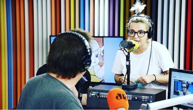 Apresentadora do Pânico pede demissão após barraco com Biel ao vivo