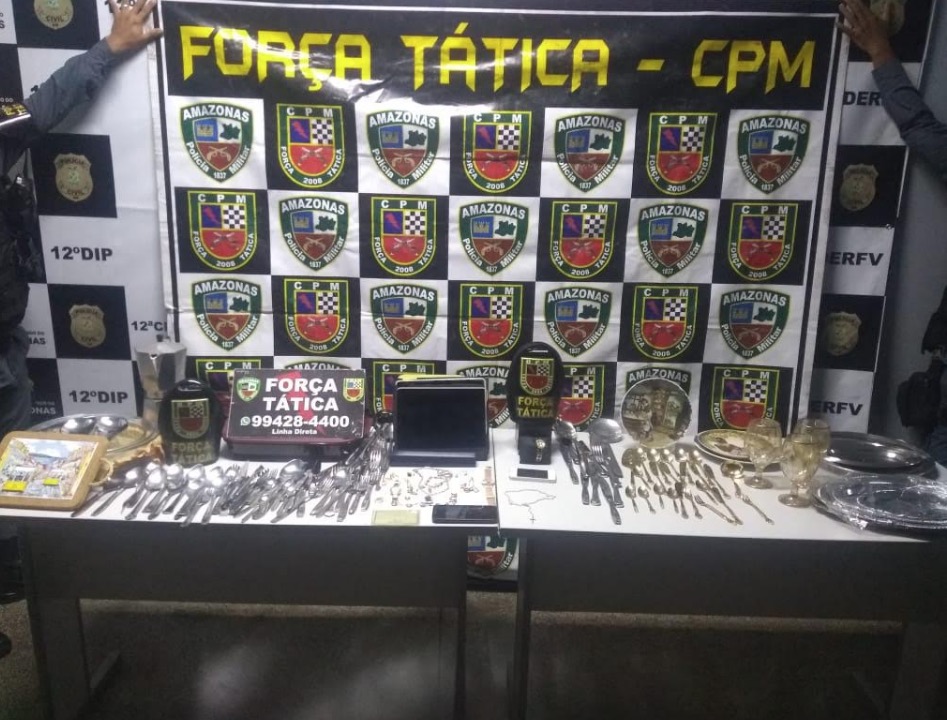 Polícia apreende armas e mais de R$ 100 mil em joias durante operação em Manaus