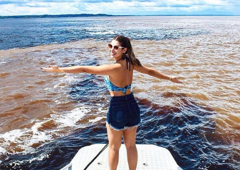 Vivian Amorim homenageia Manaus em aniversário da cidade