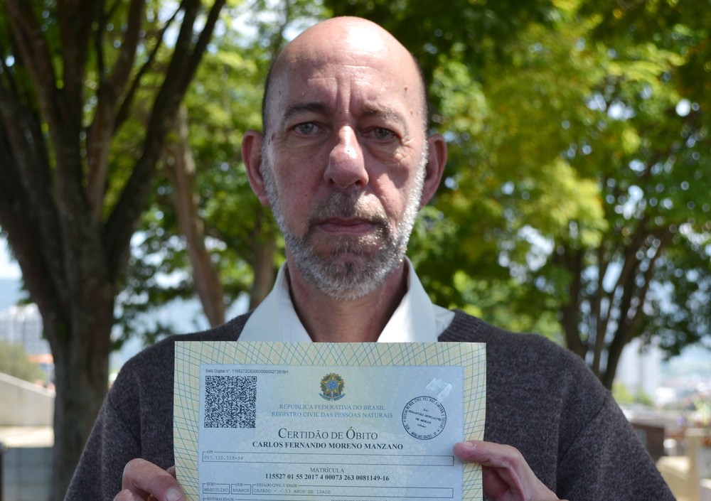 Impedido de votar, homem descobre certidão de óbito e até túmulo