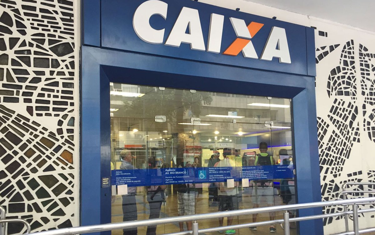 Disfarçados de bancários, policiais prendem suspeita de matar amante do marido