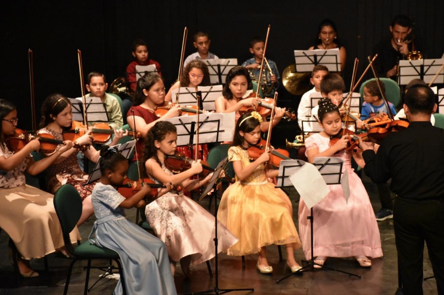 Orquestra Infanto-juvenil da UEA faz homenagem à Manaus em sua primeira apresentação