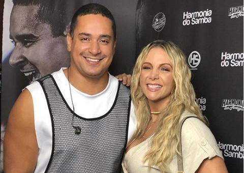 Xanddy comemora 17 anos de casamento com Carla Perez