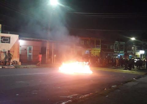 Familiares de adolescente morto entra em confronto contra polícia durante protesto