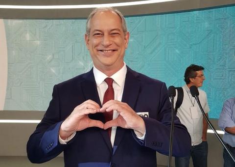 Ciro retorna ao Brasil e não deve se posicionar em favor de Haddad, diz colunista