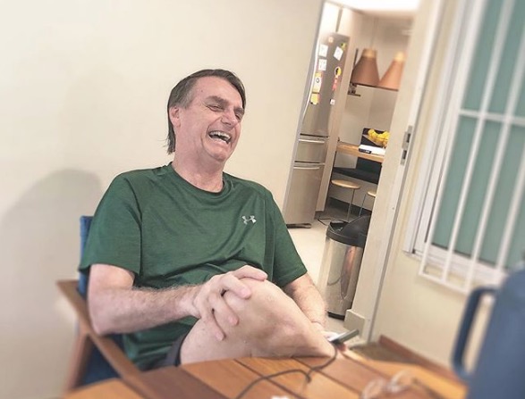 Oportunistas que se anunciam ministros já estão fora, afirma Bolsonaro