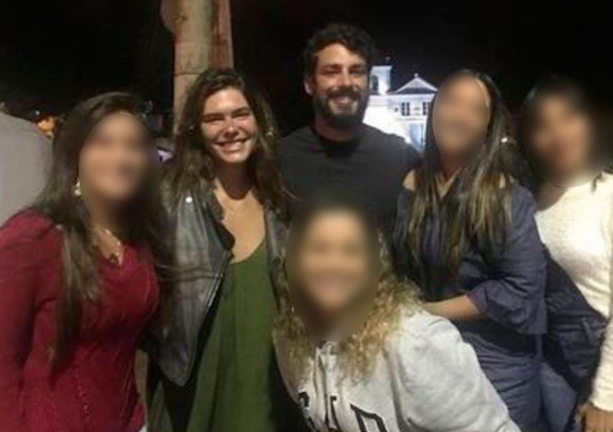 Cauã Reymond e Mariana Goldfarb reatam namoro e posam juntos