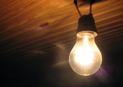 Após 5 meses, cobrança extra na conta de luz será menor em novembro