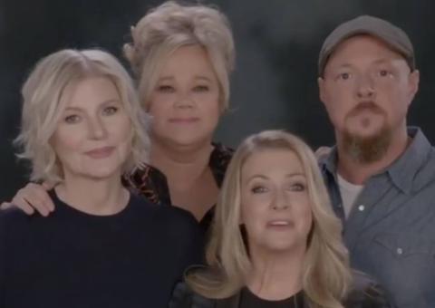 Elenco original de 'Sabrina' manda recado a artistas de nova série