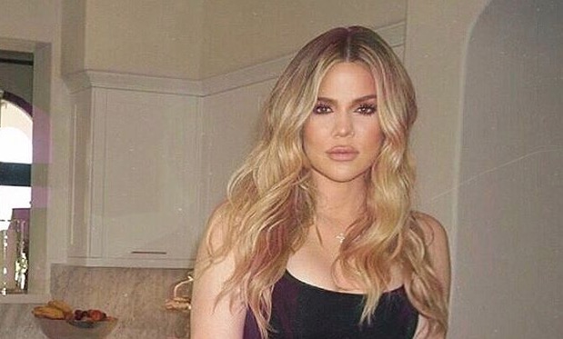 Khloé Kardashian revela tristeza por cenário político no Brasil: 'rezando por todos'