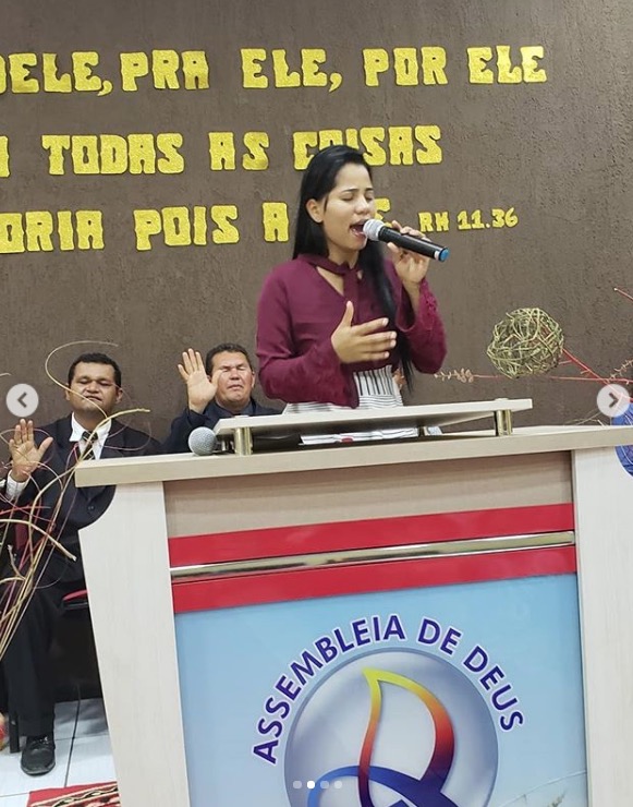 Stefhany Absoluta ressurge como cantora gospel