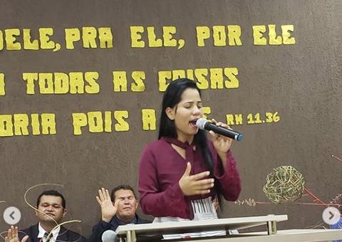 Stefhany Absoluta ressurge como cantora gospel