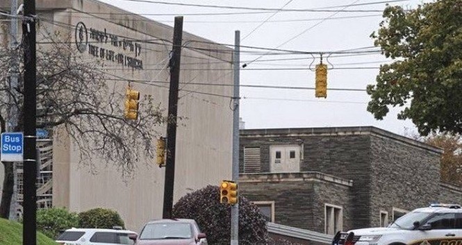 Atirador abre fogo e deixa mortos em sinagoga nos EUA